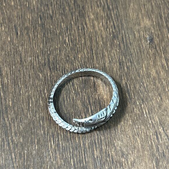 Vintage Sterling Silver Wrap Around Snake Ring Size 8 - Picture 2 of 5